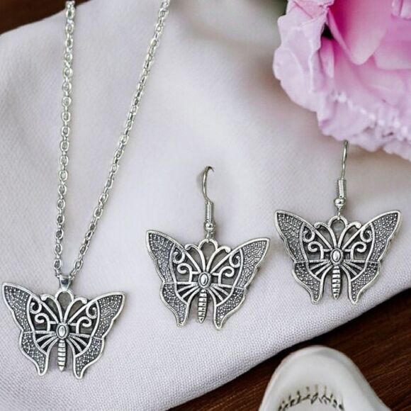 🦋 Silver Filagree Butterfly Necklace + Earrings Matching 3pc Jewelry Set Gift - Picture 2 of 10